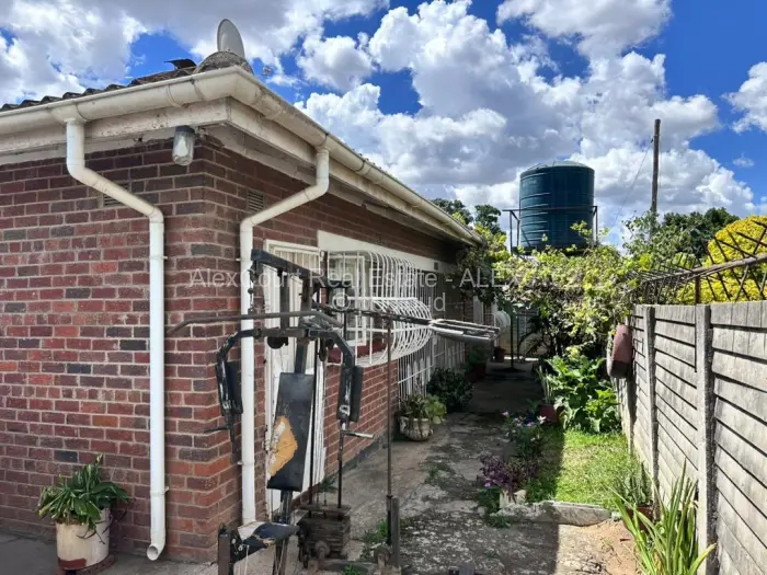 4 Bedroom House for Sale in Zengeza, Chitungwiza