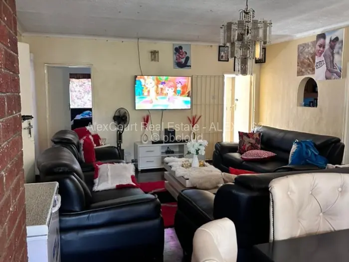 4 Bedroom House for Sale in Zengeza, Chitungwiza