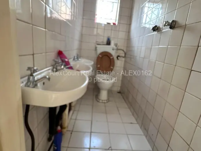 4 Bedroom House for Sale in Zengeza, Chitungwiza