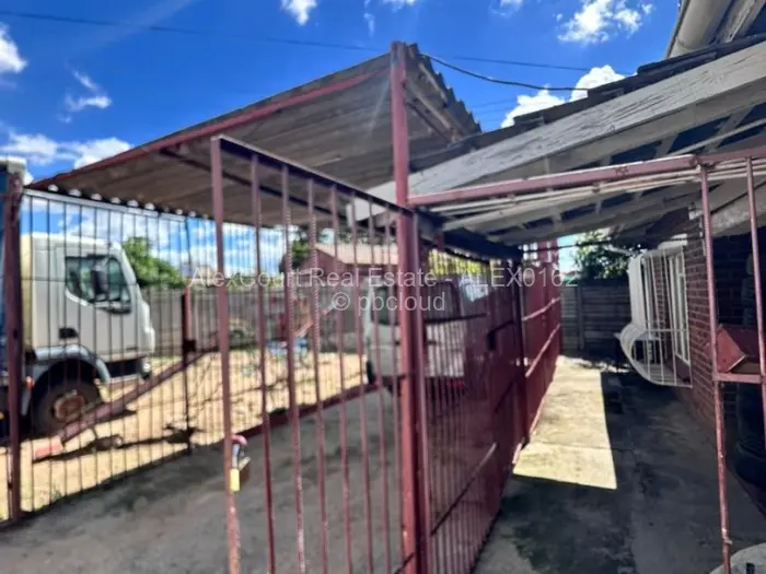 4 Bedroom House for Sale in Zengeza, Chitungwiza