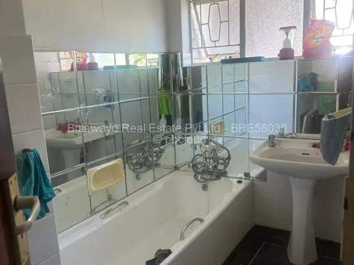 4 Bedroom House for Sale in Burnside, Bulawayo