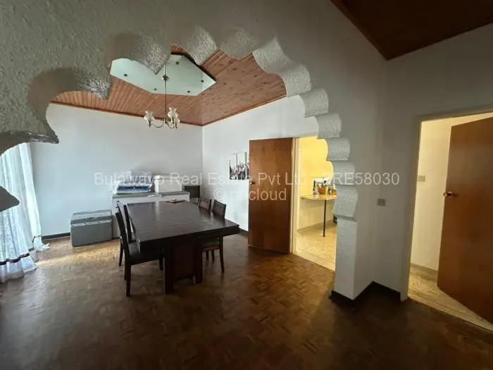 4 Bedroom House for Sale in Burnside, Bulawayo