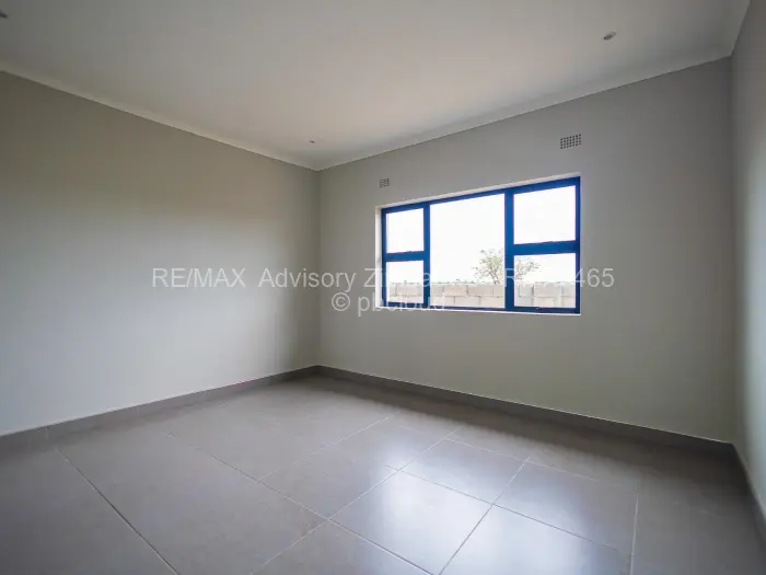 Flat/Apartment for Sale in Mahatshula, Bulawayo