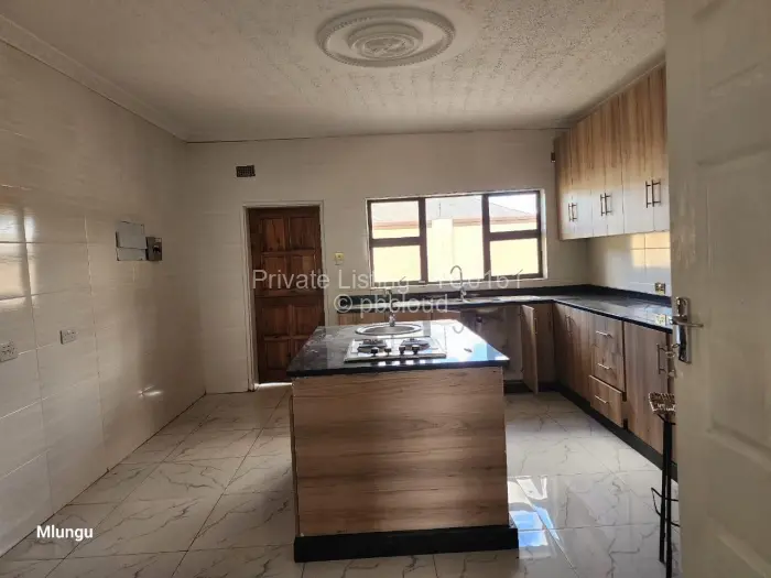 6 Bedroom House to Rent in Manresa
