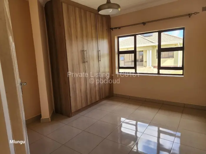 6 Bedroom House to Rent in Manresa