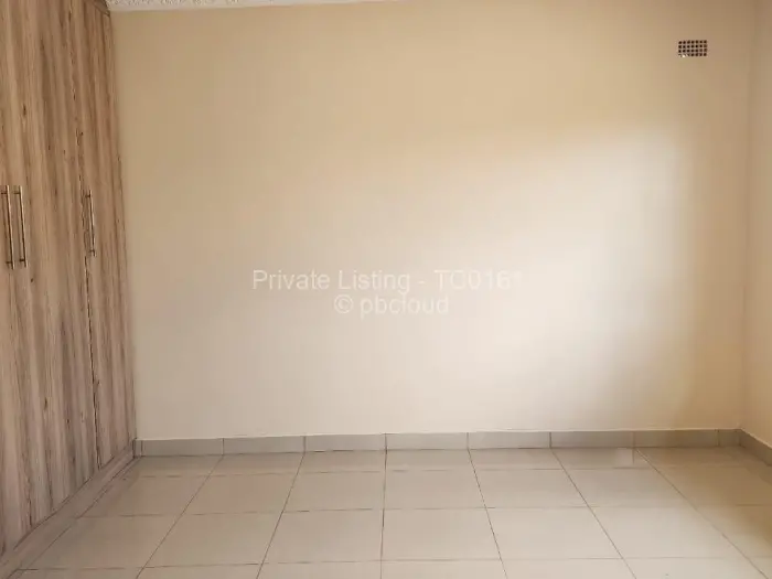 6 Bedroom House to Rent in Manresa