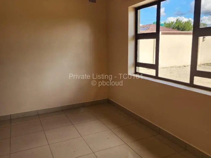 6 Bedroom House to Rent in Manresa