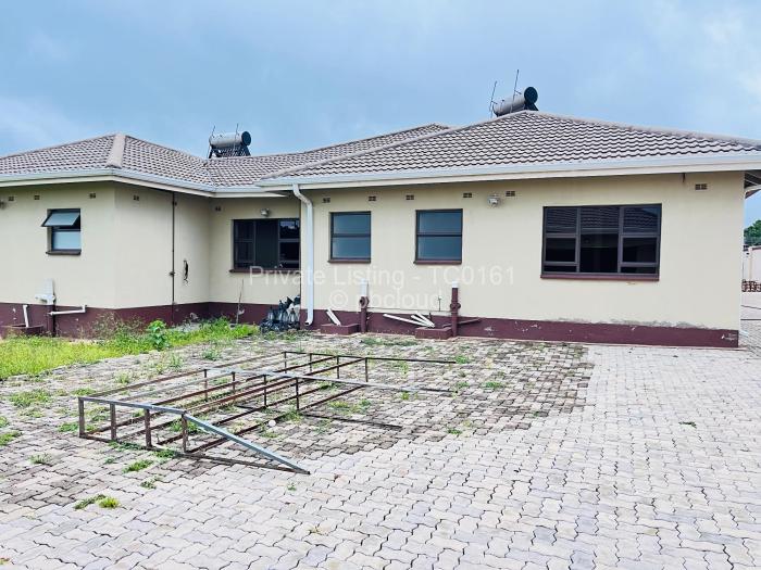 6 Bedroom House to Rent in Manresa, Harare