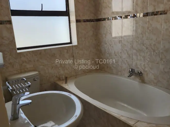 6 Bedroom House to Rent in Manresa
