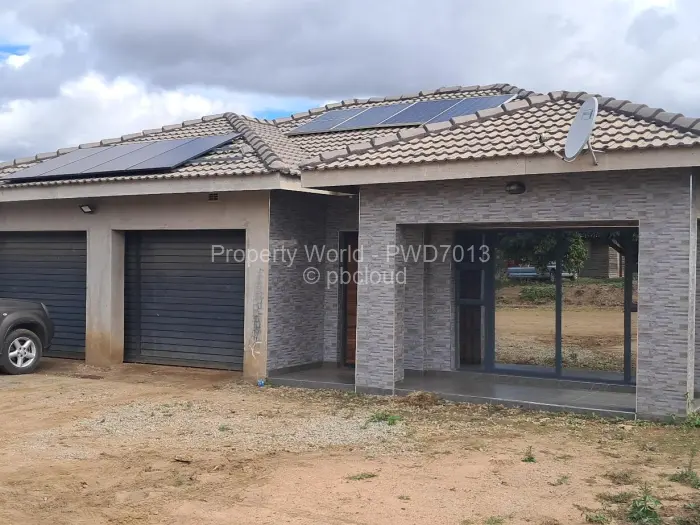 4 Bedroom House to Rent in Westlea, Harare