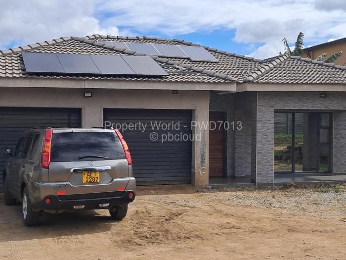 4 Bedroom House to Rent in Westlea, Harare