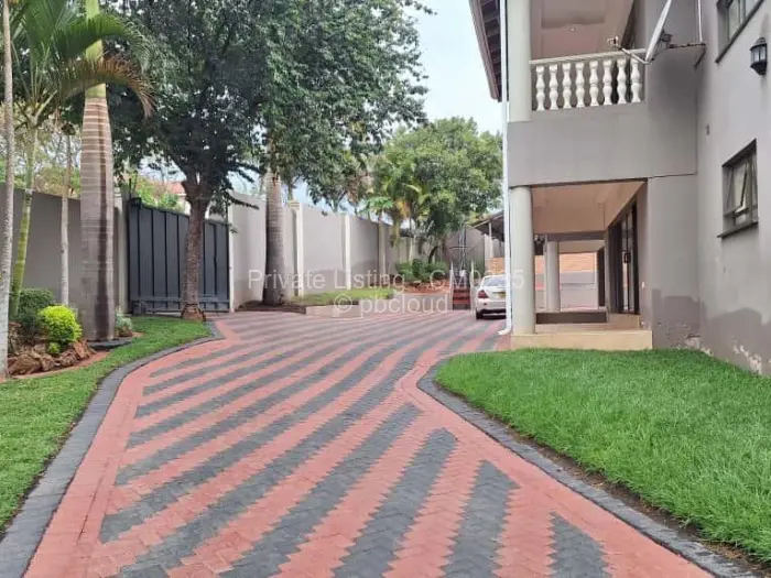 6 Bedroom House for Sale in Pomona, Harare