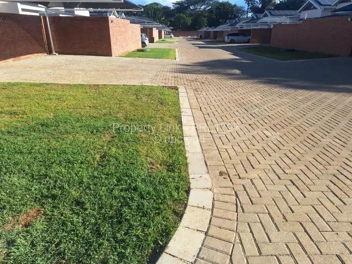 Townhouse/Cluster to Rent in Newlands, Harare