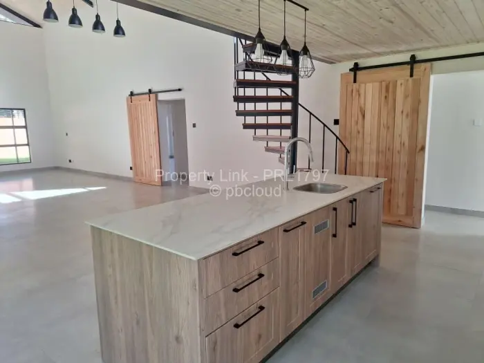 Townhouse/Cluster to Rent in Newlands, Harare