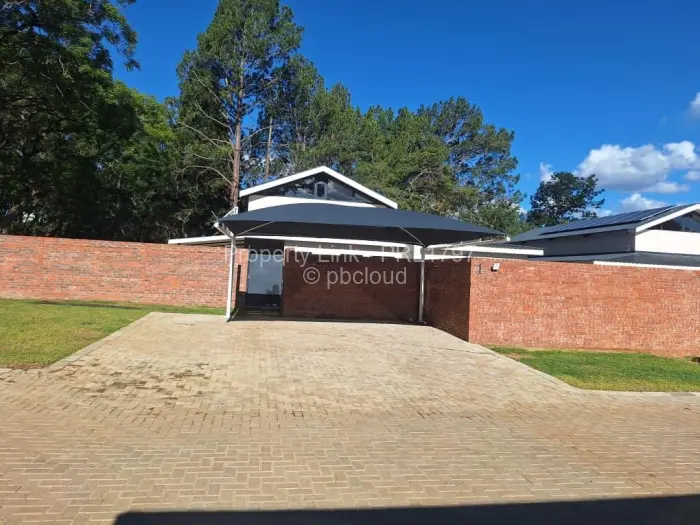 Townhouse/Cluster to Rent in Newlands, Harare