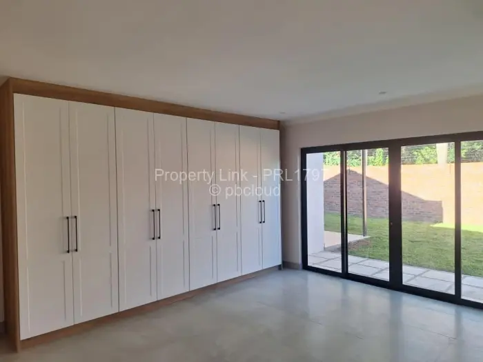 Townhouse/Cluster to Rent in Newlands, Harare