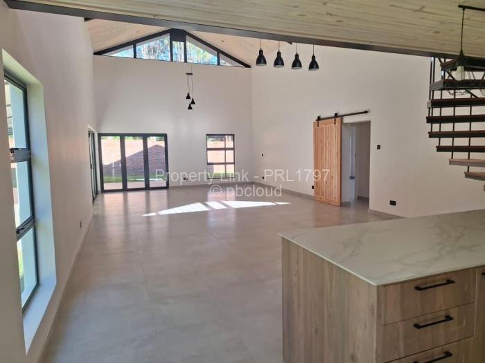 Townhouse/Cluster to Rent in Newlands, Harare