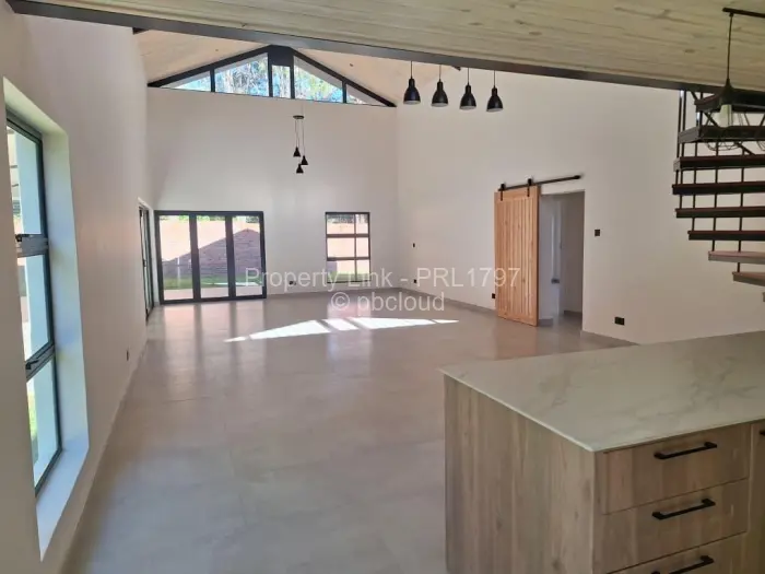 Townhouse/Cluster to Rent in Newlands, Harare