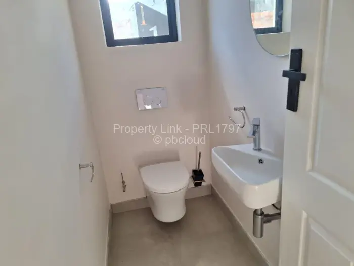 Townhouse/Cluster to Rent in Newlands, Harare