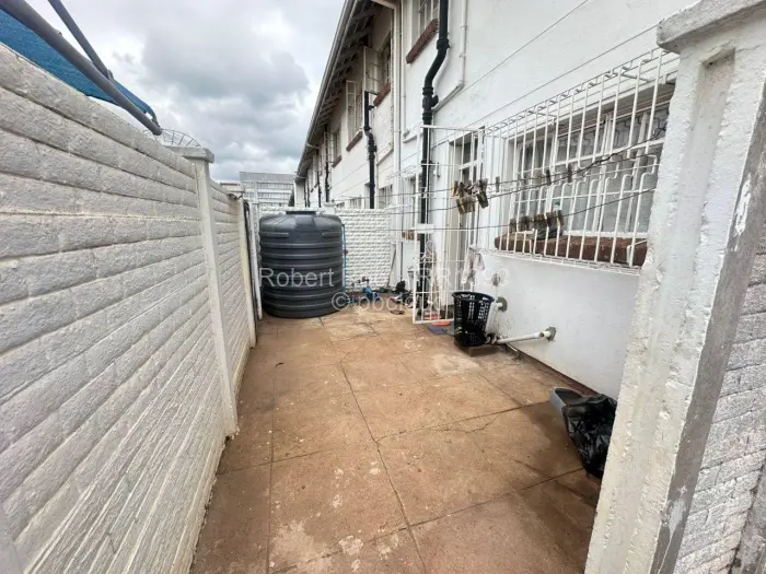 2 Bedroom Cottage/Garden Flat for Sale in Avenues, Harare