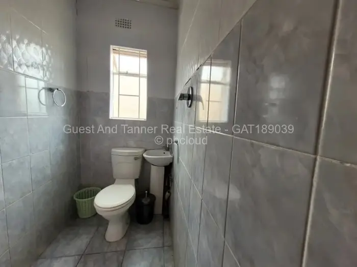 Office to Rent in Pomona