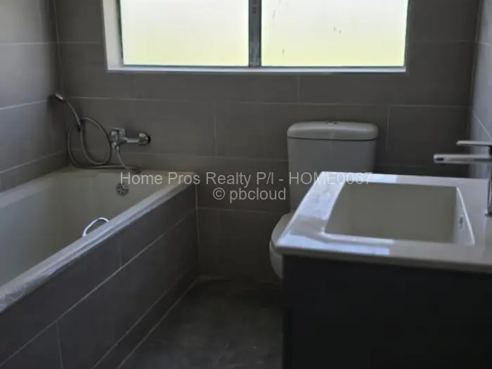 Townhouse/Cluster to Rent in Pomona