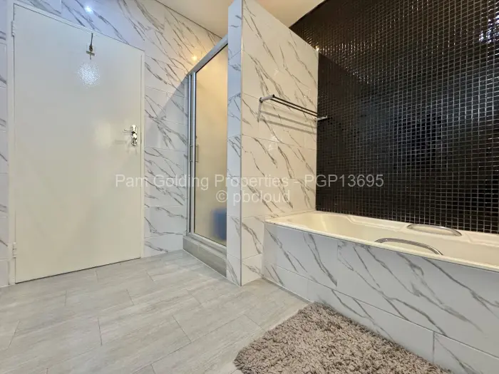 6 Bedroom House to Rent in Greystone Park