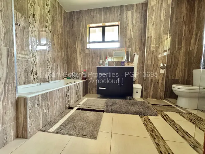 6 Bedroom House to Rent in Greystone Park