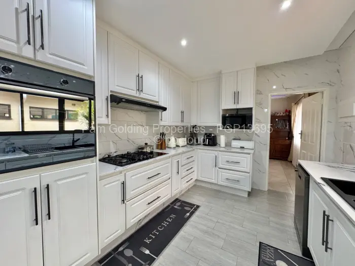 6 Bedroom House to Rent in Greystone Park