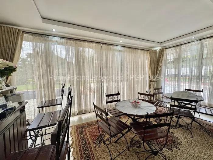 6 Bedroom House to Rent in Greystone Park