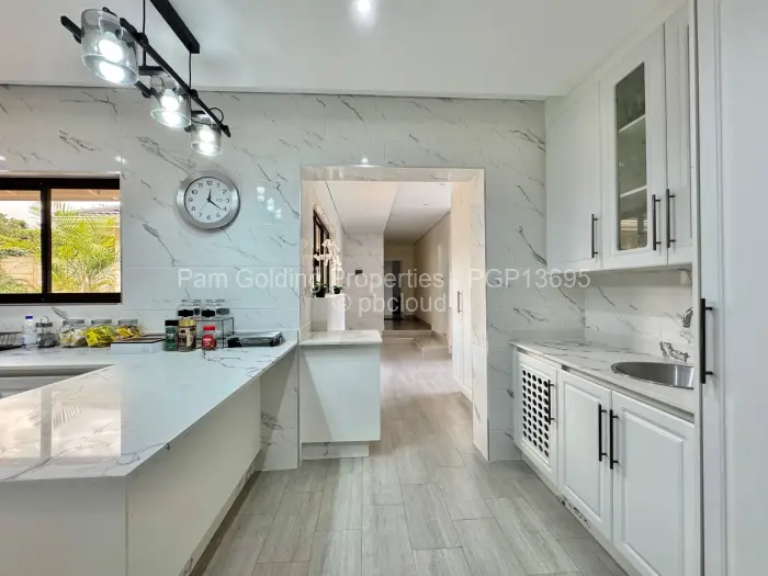 6 Bedroom House to Rent in Greystone Park