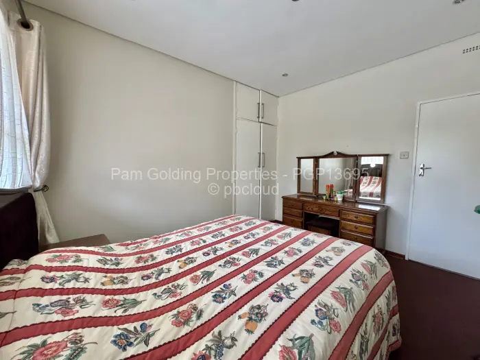 6 Bedroom House to Rent in Greystone Park