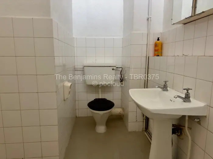 2 Bedroom Cottage/Garden Flat to Rent in Avondale, Harare