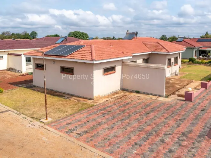 Townhouse/Cluster to Rent in Hogerty Hill, Harare