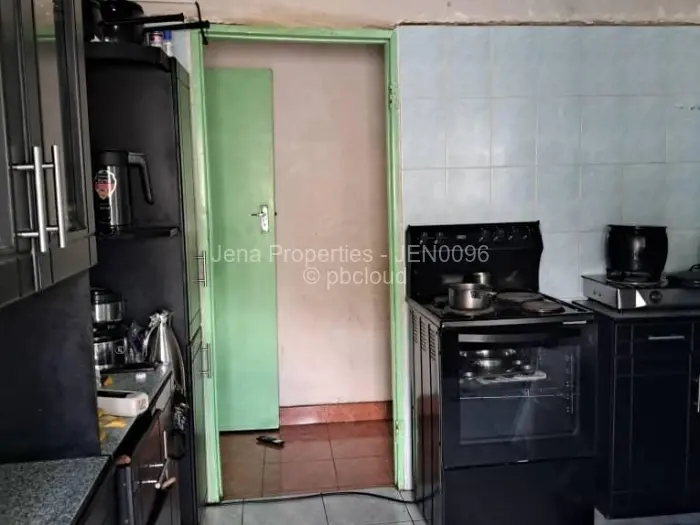 2 Bedroom House to Rent in Highfield, Harare