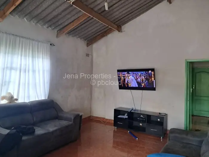 2 Bedroom House to Rent in Highfield, Harare