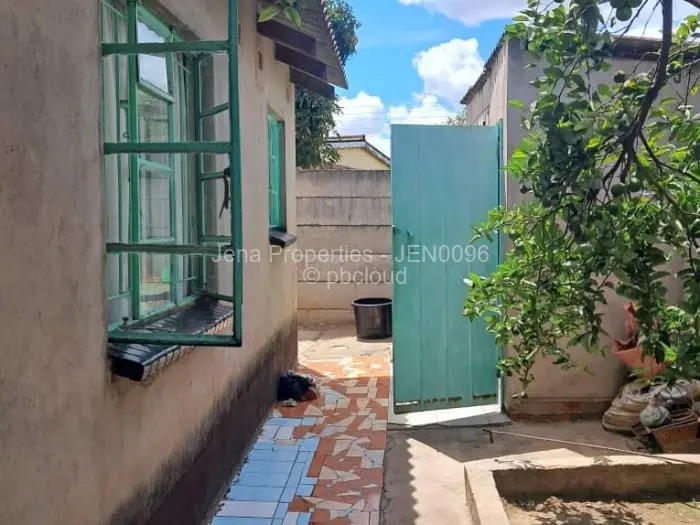 2 Bedroom House to Rent in Highfield, Harare