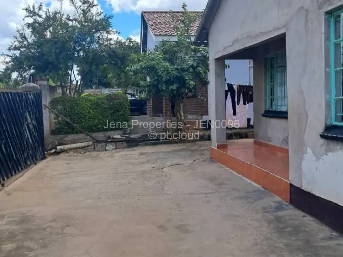 2 Bedroom House to Rent in Highfield, Harare