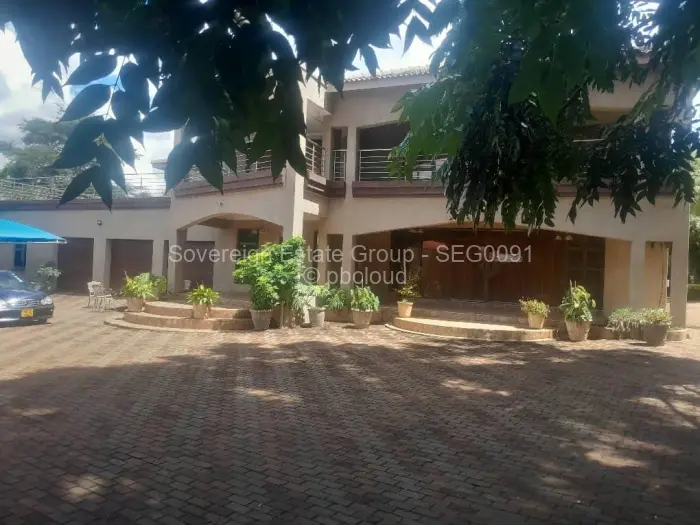 6 Bedroom House for Sale in Helensvale, Harare