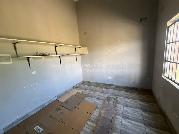 Retail/Shop to Rent in Damofalls, Damofalls