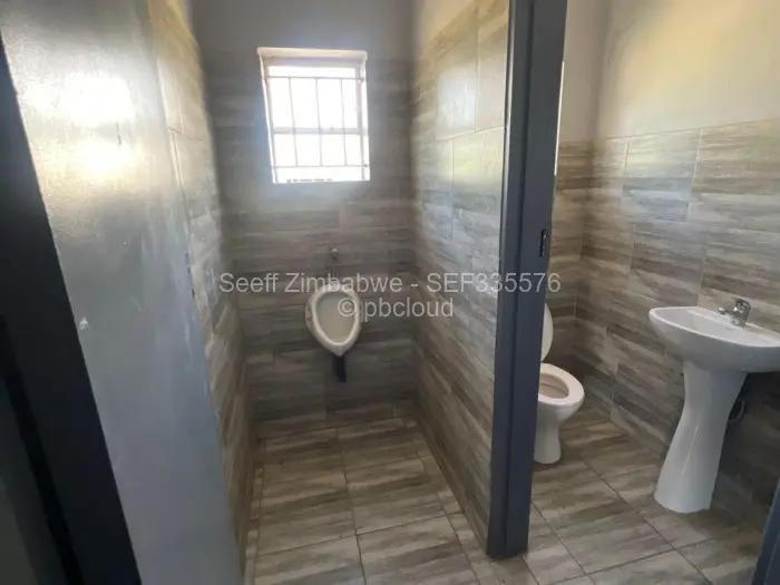 Retail/Shop to Rent in Damofalls, Damofalls