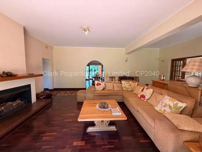 4 Bedroom House to Rent in Alexandra Park