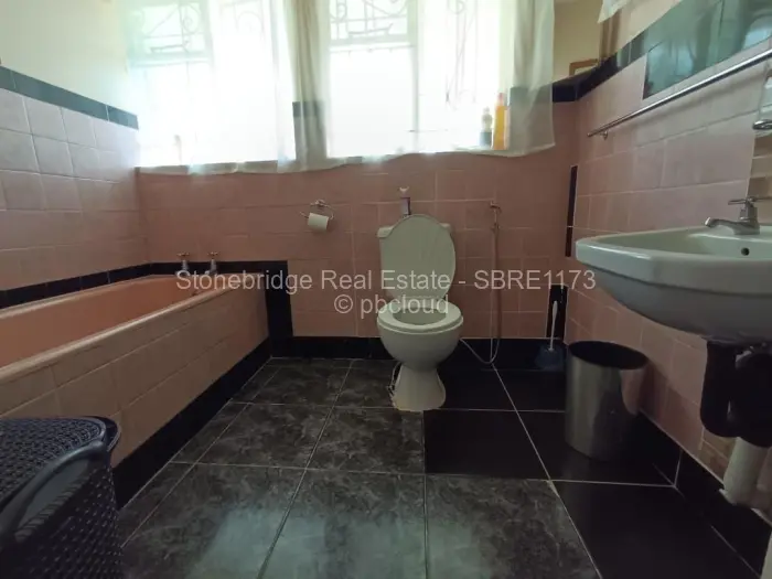 4 Bedroom House to Rent in Matsheumhlope, Bulawayo
