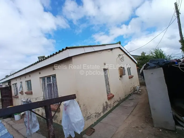 4 Bedroom House for Sale in Woodlands Park, Gweru
