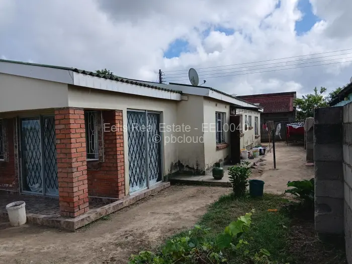 4 Bedroom House for Sale in Woodlands Park, Gweru