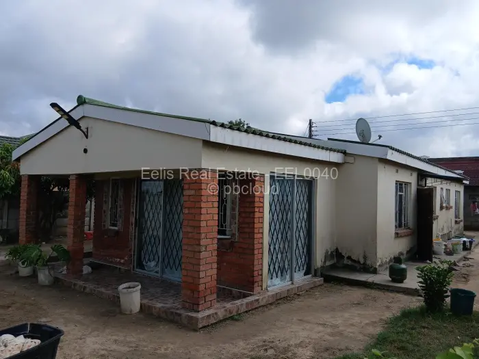 4 Bedroom House for Sale in Woodlands Park, Gweru