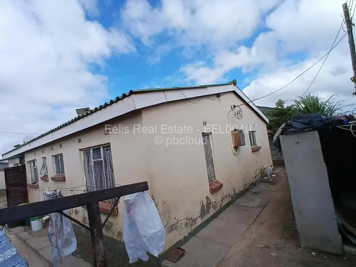 4 Bedroom House for Sale in Woodlands Park, Gweru