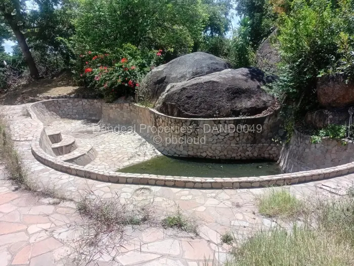 6 Bedroom House to Rent in Greenvale, Gweru