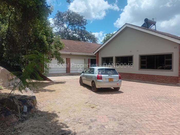 6 Bedroom House to Rent in Greenvale, Gweru