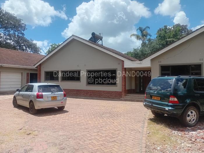 6 Bedroom House to Rent in Greenvale, Gweru